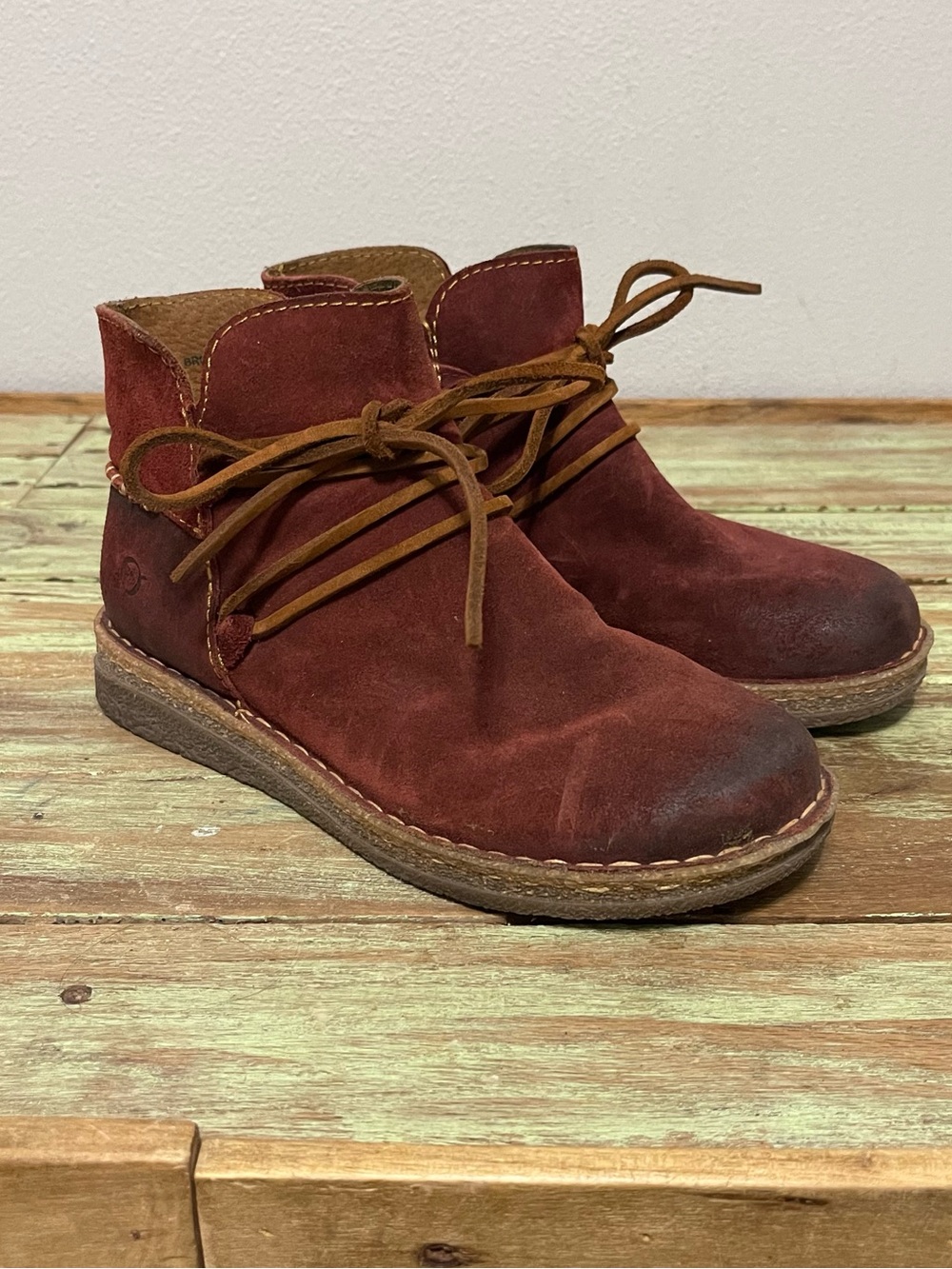 Born Calyn Laced Ankle Booties Distressed Red/Brown Suede Comfort Womens 7